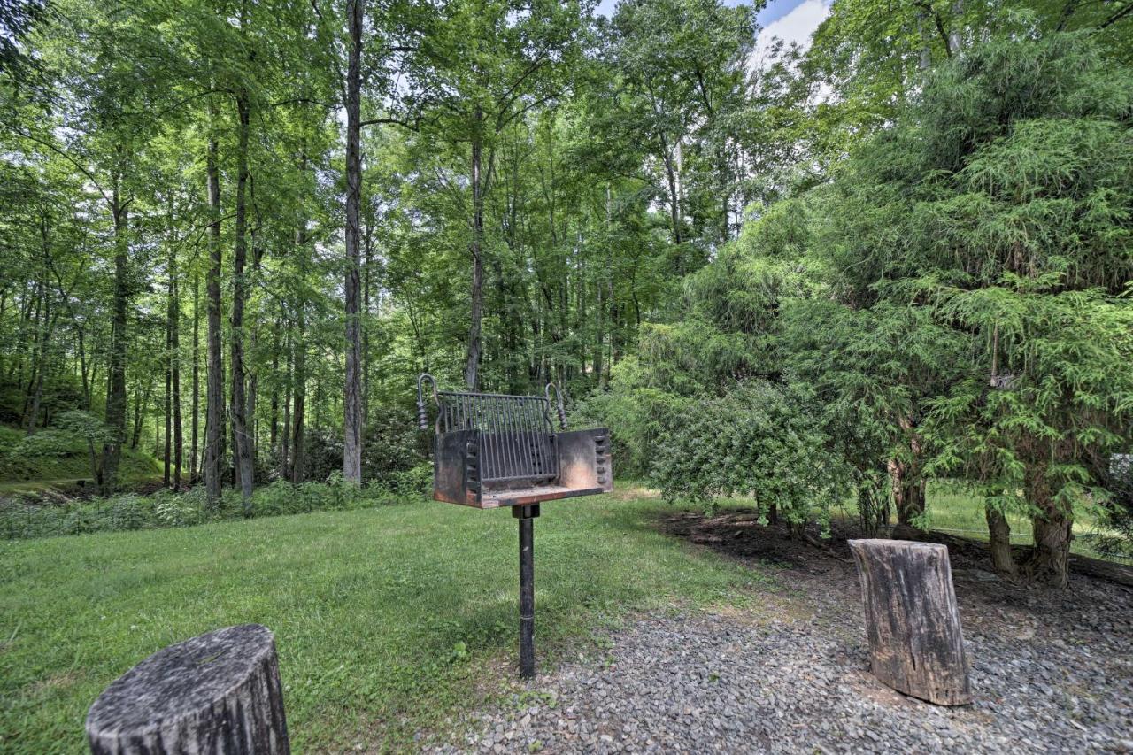 Historic Cabin Grill And Hiking Trail Access! ブライソン・シティ エクステリア 写真